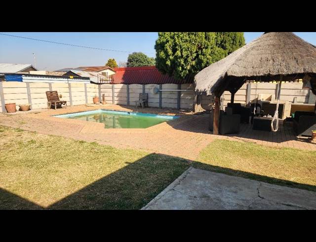 2 BEDROOM PROPERTY TO RENT IN VAN DYK PARK